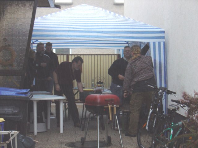 achtungdaszeltfliegtweg.jpg